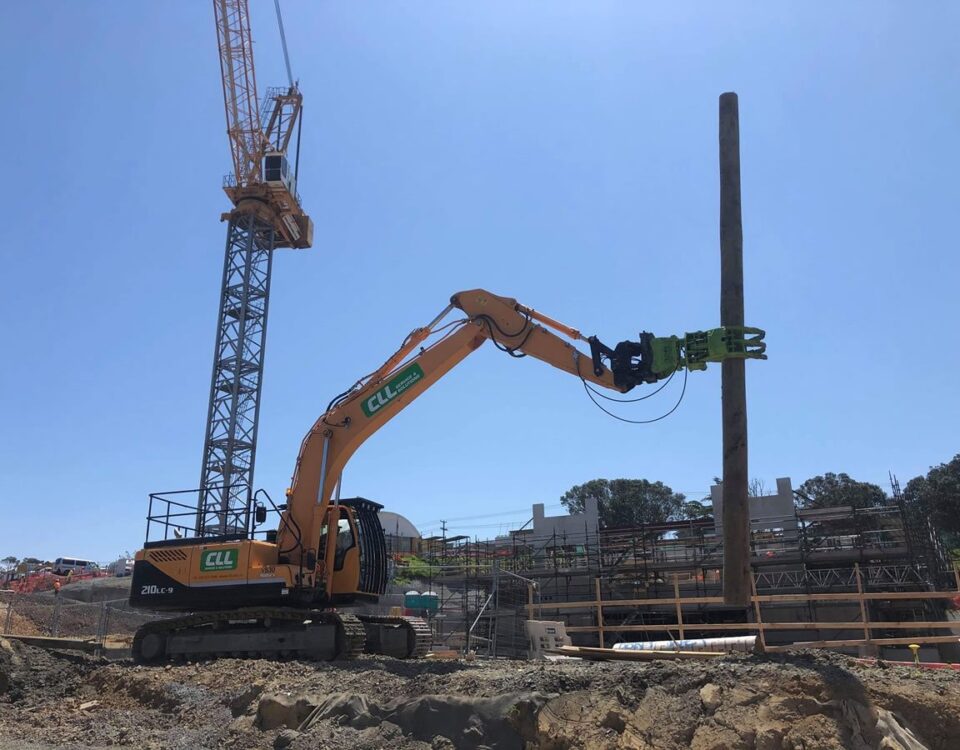 grab and grapple excavator